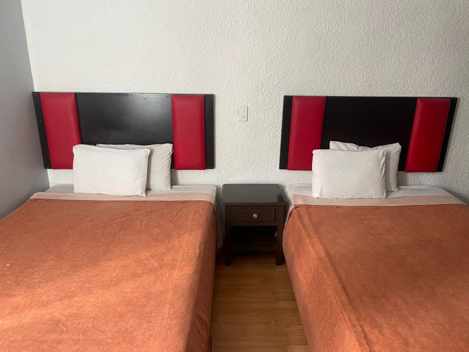 Hotel Colon Express Guadalajara Bagian luar foto