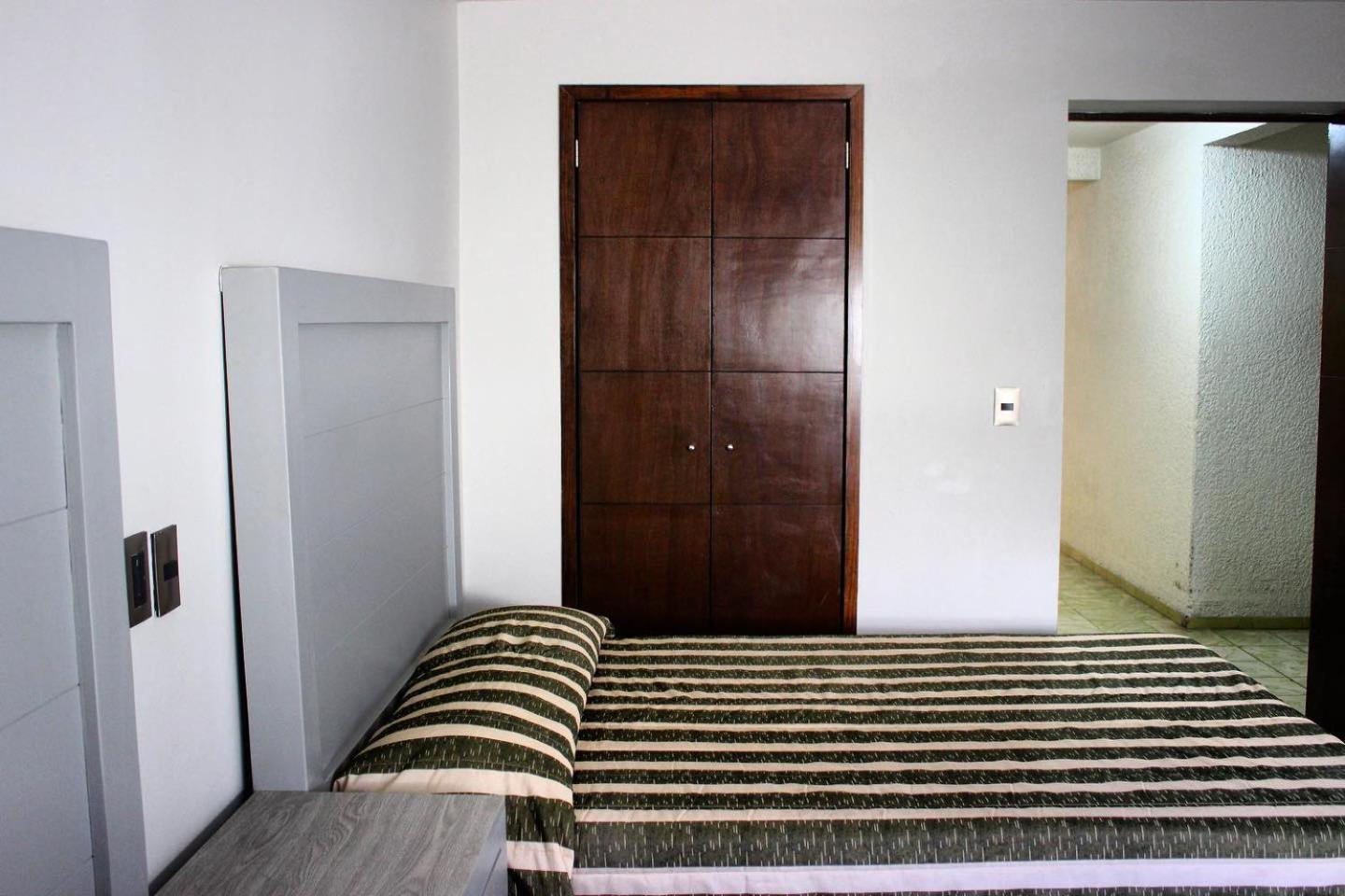 Hotel Colon Express Guadalajara Bagian luar foto