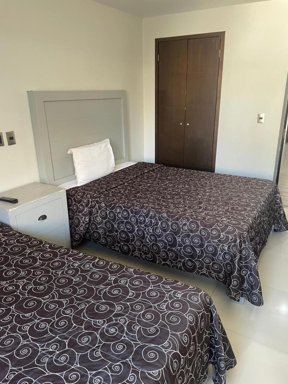 Hotel Colon Express Guadalajara Bagian luar foto