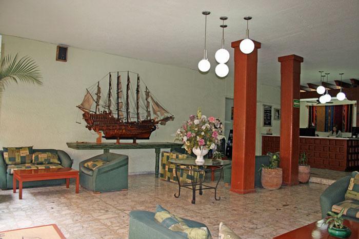 Hotel Colon Express Guadalajara Bagian luar foto