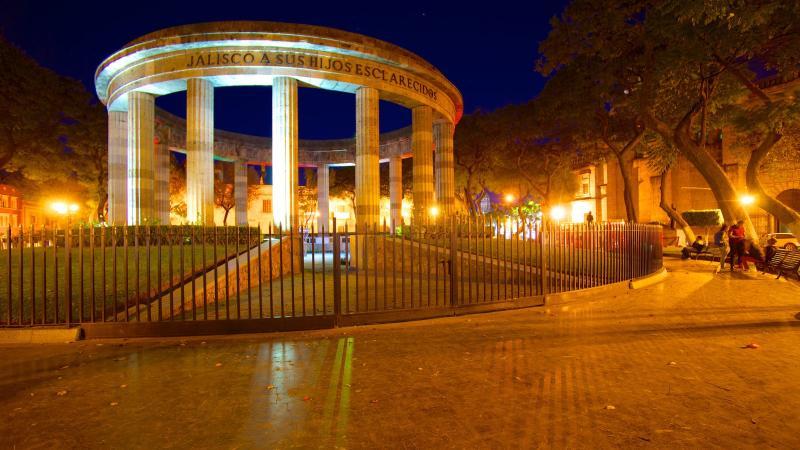 Hotel Colon Express Guadalajara Bagian luar foto