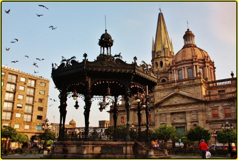Hotel Colon Express Guadalajara Bagian luar foto