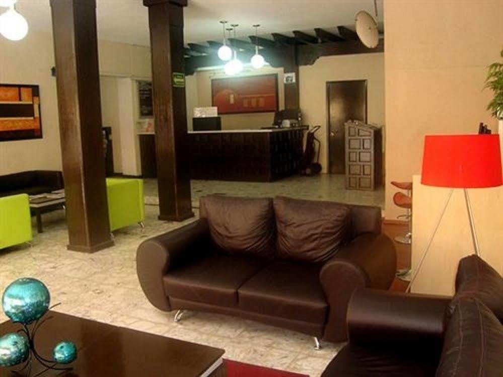 Hotel Colon Express Guadalajara Bagian luar foto